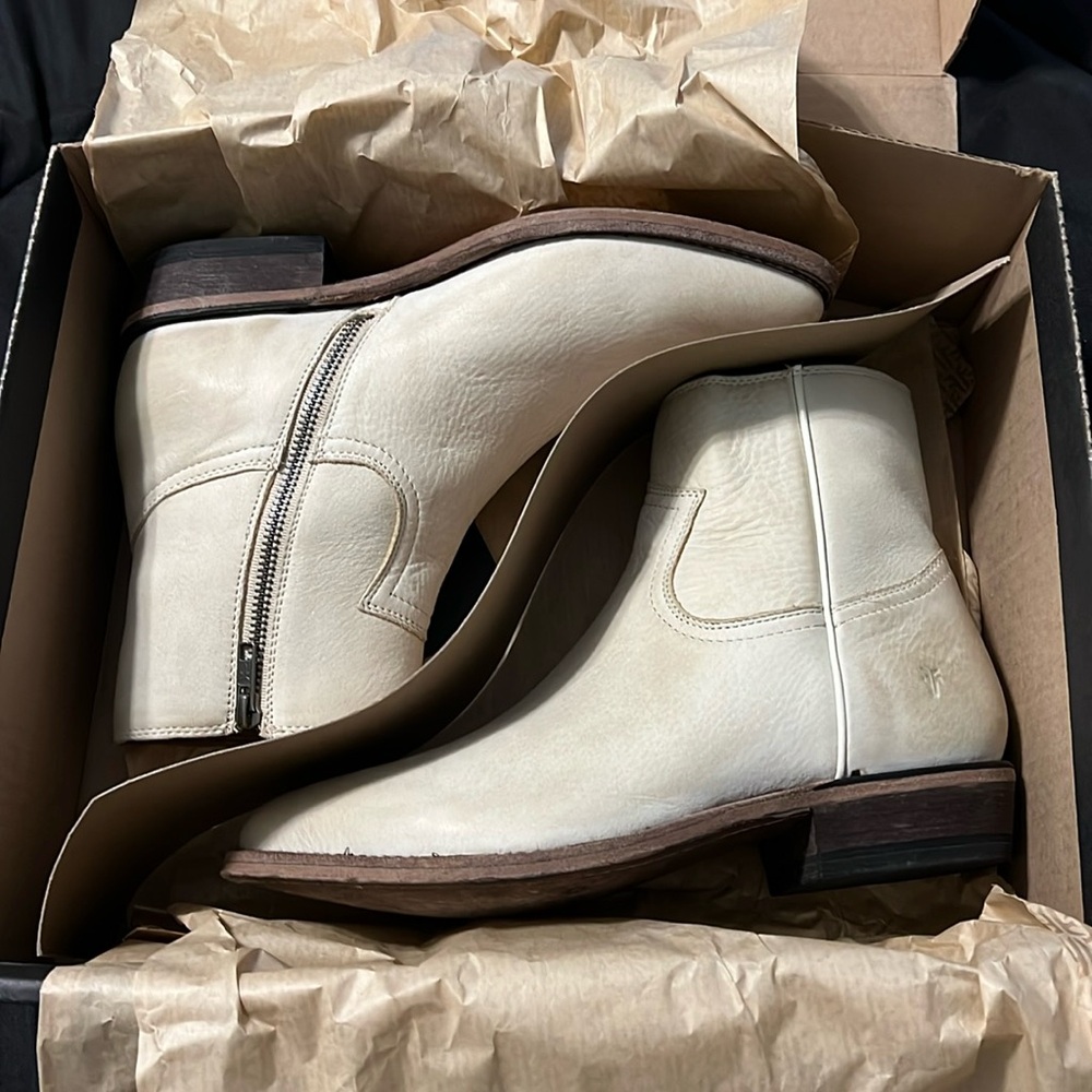 Frye Billy Inside Zip Booties